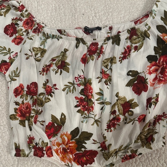 Elegant Floral Off-Shoulder Blouse - Picture 2 of 5